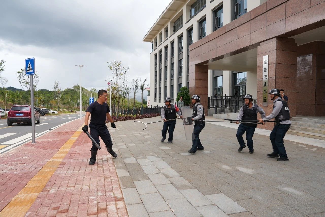 beat365唯一官方网站开展反恐防暴演练