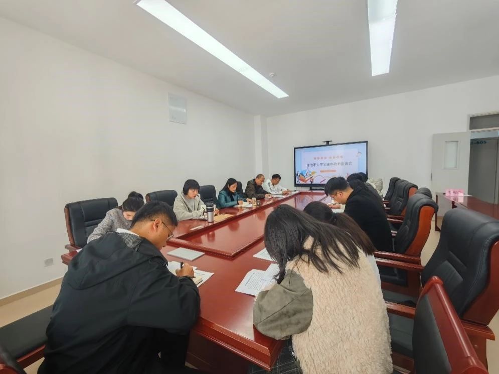 beat365唯一官方网站召开青年教师座谈会