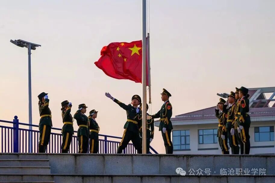 启航新征程 奋进向未来——beat365唯一官方网站举行2026年春季学期开学升旗仪式